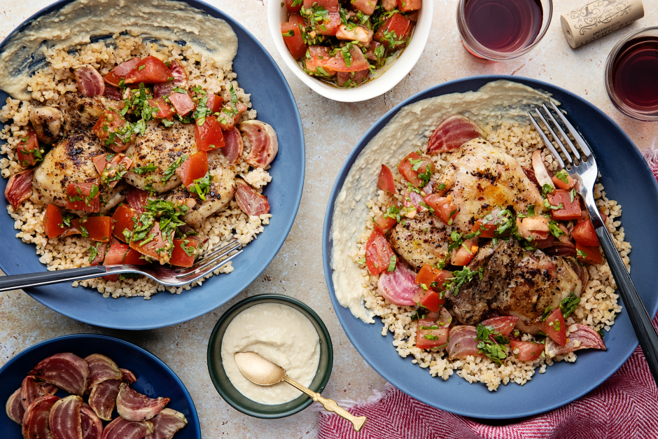 Bols style shawarma au poulet avec salade tomates-persil