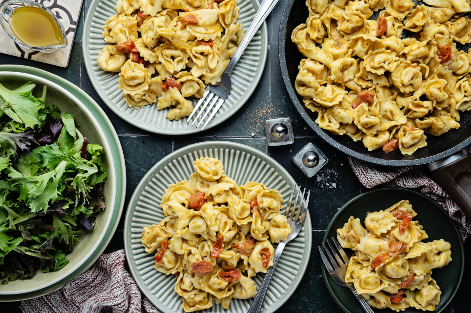 Pesto & Cherry Tomato Fresh Cheese Tortellini