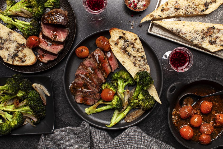 L’Artisan: Filets Mignons with Burst Tomato Pan Sauce