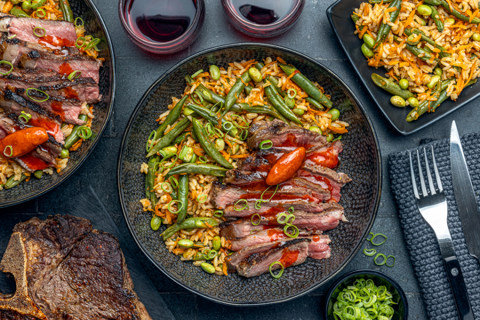 Steak porterhouse nourri à l'herbe avec beurre au gochujang