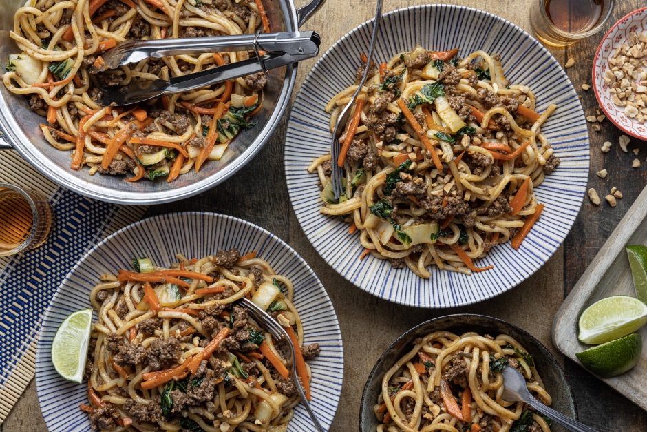 Bœuf haché et nouilles de Shanghai aux arachides express à la thaïe