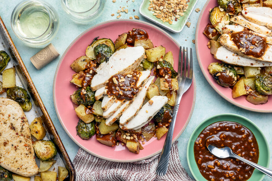Gado gado au poulet sur une plaque