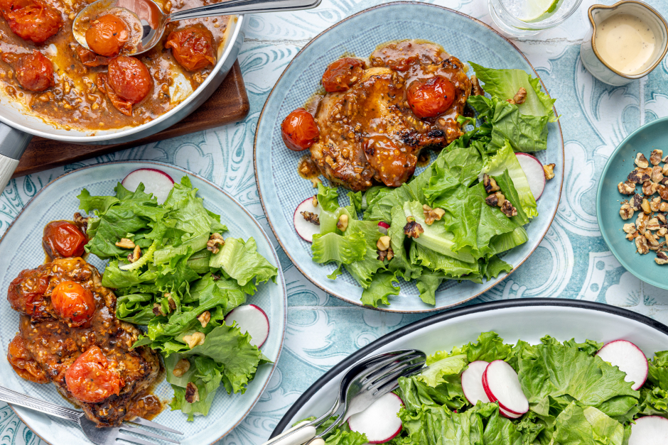 Carb-Wise: Quick Garlicky Pork Chops with Blistered Tomato Sauce