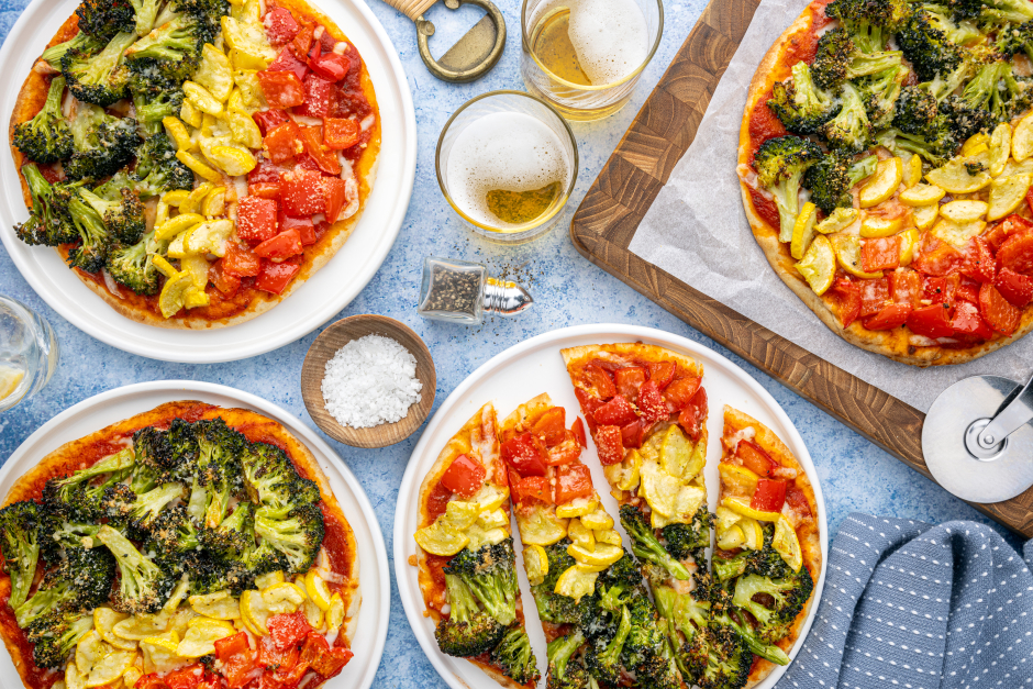 Pizzas naans aux légumes de l’arc-en-ciel