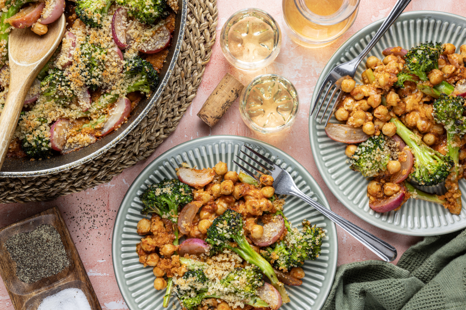 Pois chiches «parmigianna» dans une poêle