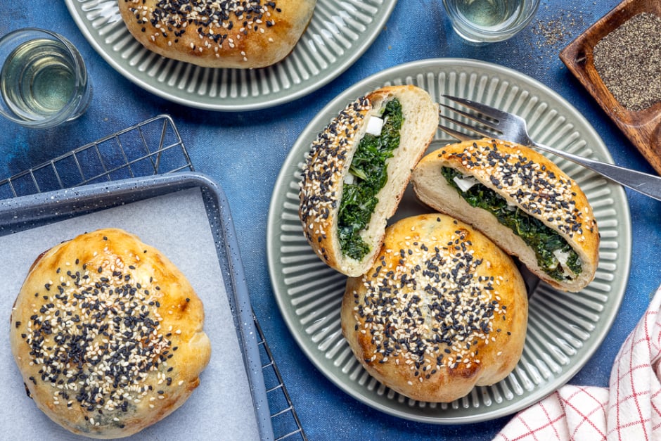 Chaussons burek au feta et aux légumes feuillus