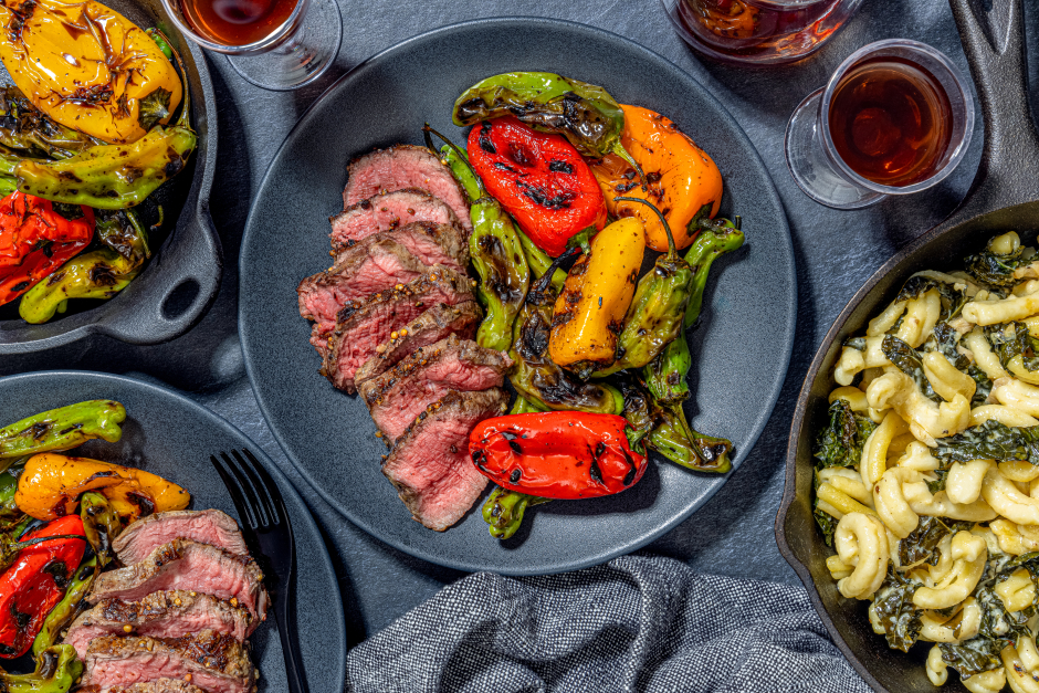 Steaks nourri à l'herbe et shishitos grillés