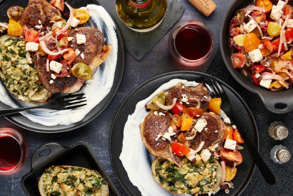 T-bones d’agneau nourri à l'herbe avec pommes de terre spanakopita