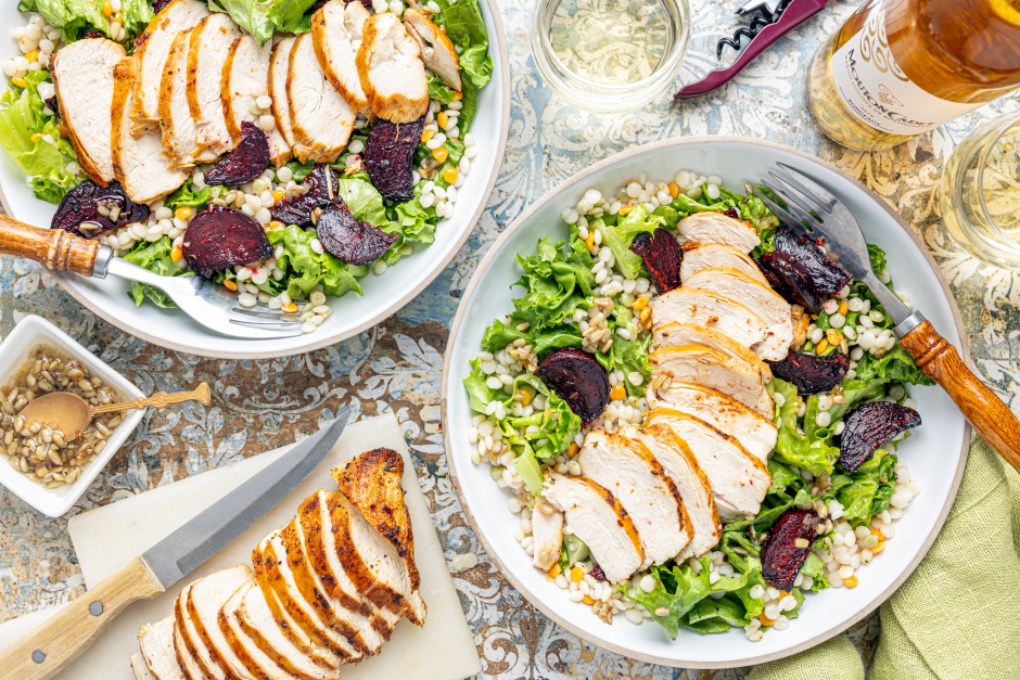 Poitrines de poulet, betteraves rôties et salade de couscous perlé
