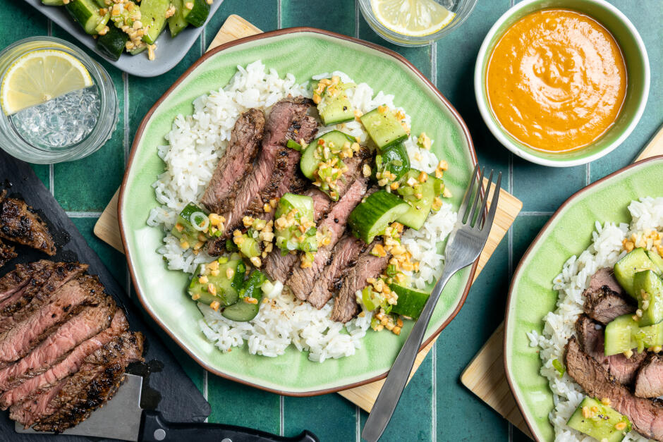 Satay de steaks grillés