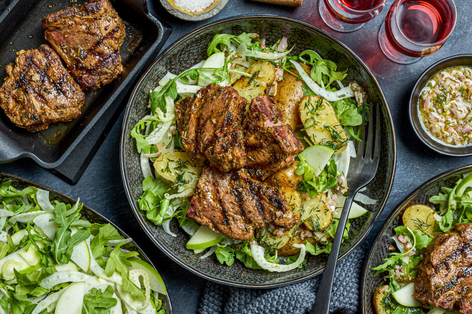 Côtelettes d'agneau nourri à l'herbe grillées