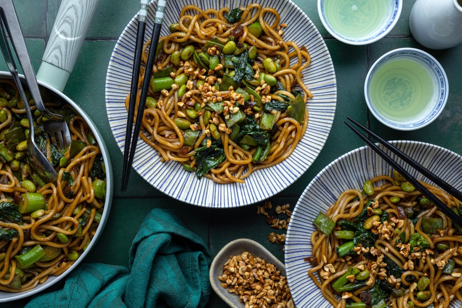 Nouilles ramen végétaliennes aux oignons caramelisés