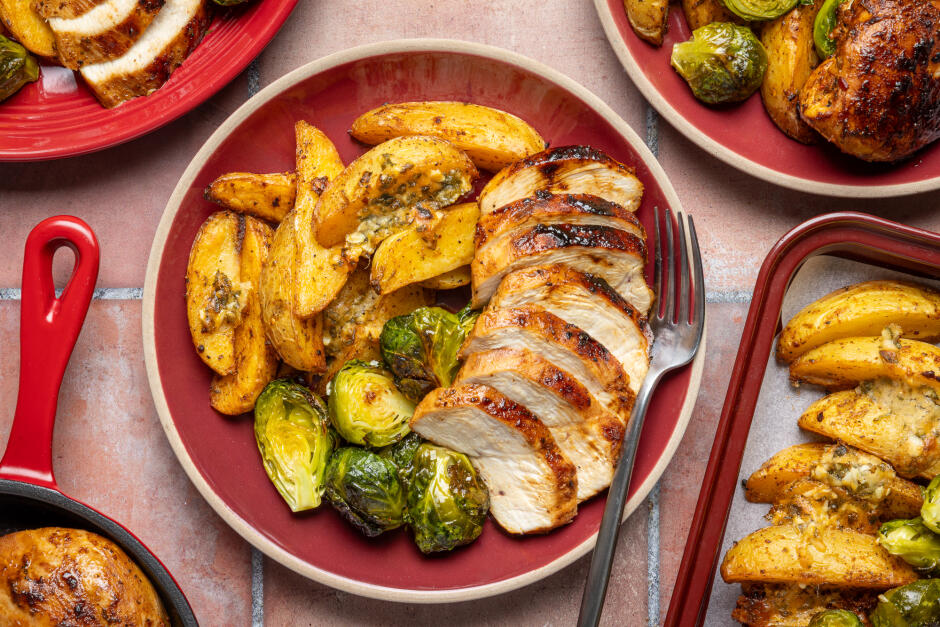 Juicy Chicken & Garlic Knot Potatoes