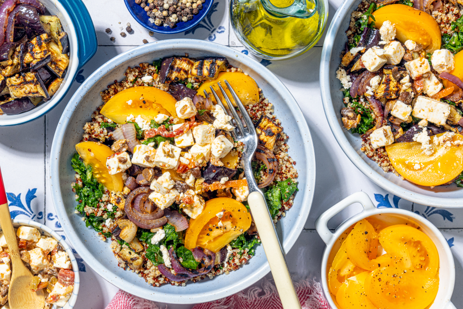 Salade grecque tiède avec feta mariné aux olives
