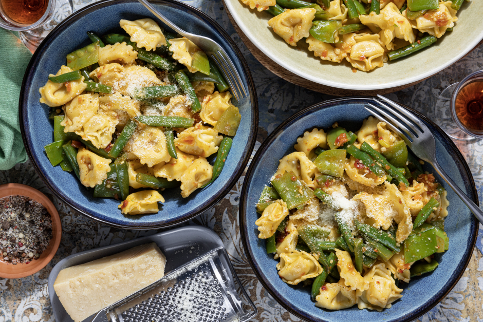Speedy Cheese Tortellini with Roasted Red Pepper Sauce