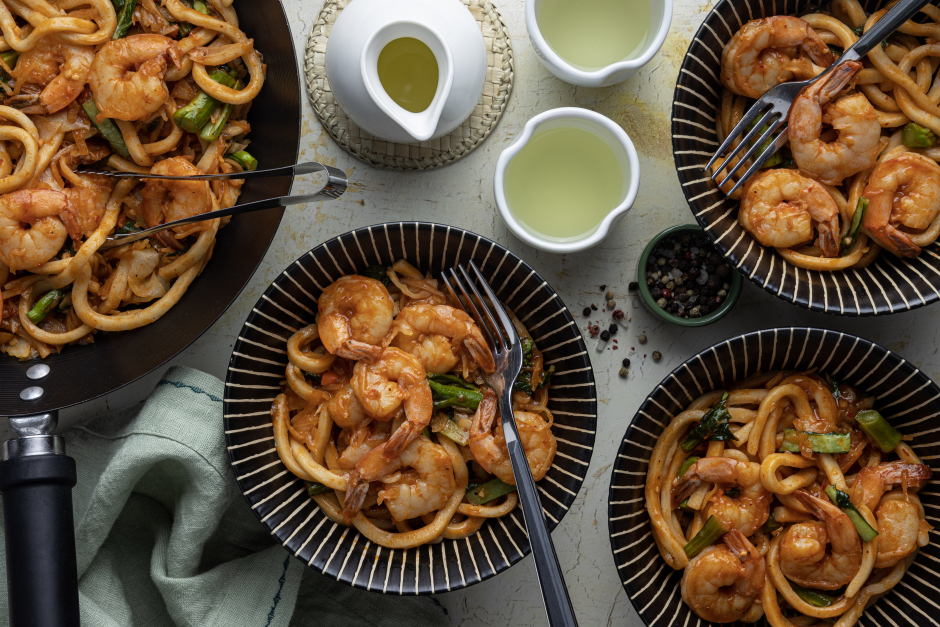 Nouilles udon aux crevettes et au kimchi en 10 minutes