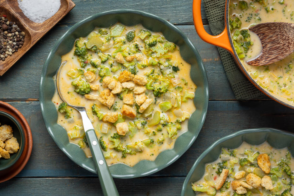 One Pot Broccoli-Cheddar Soup