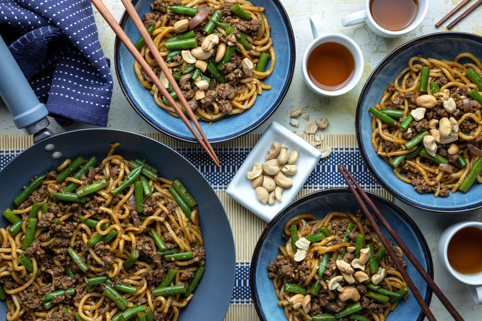 Sauté de bœuf haché avec nouilles de Shanghai fraîches