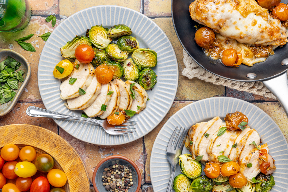 Keto: Cheesy Italian-Spiced Chicken Breasts with Tomato Sauce