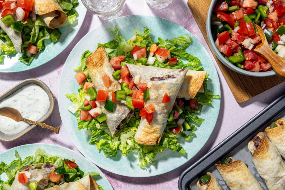 Flautas aux haricots noirs, poivrons verts et cheddar