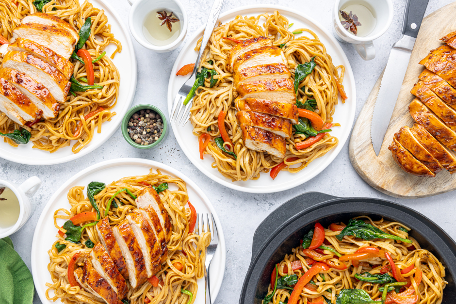 Sauté de poulet et de légumes à la sauce soya sucrée et à l’ail