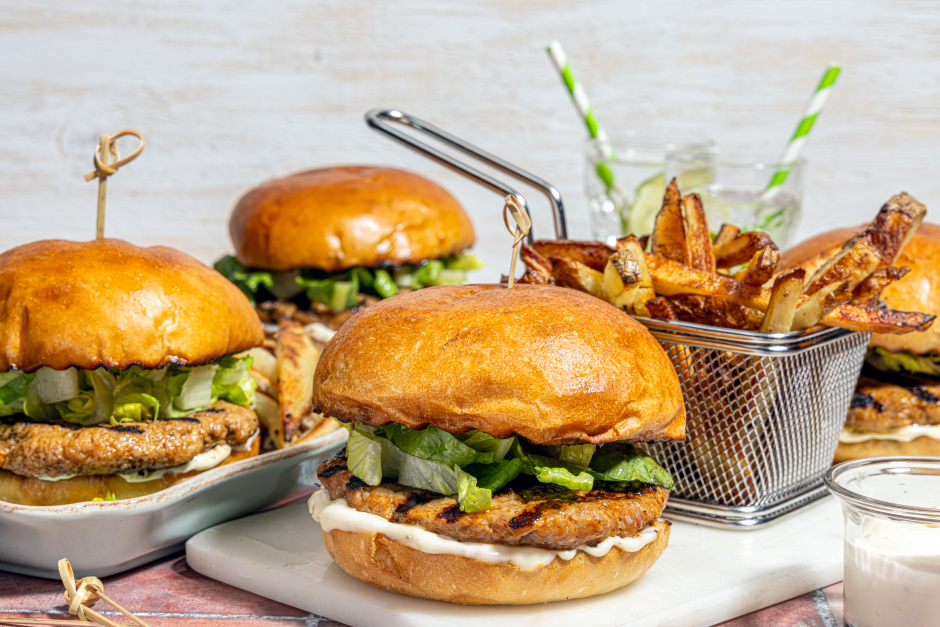 Burgers de chair à saucisse grillée