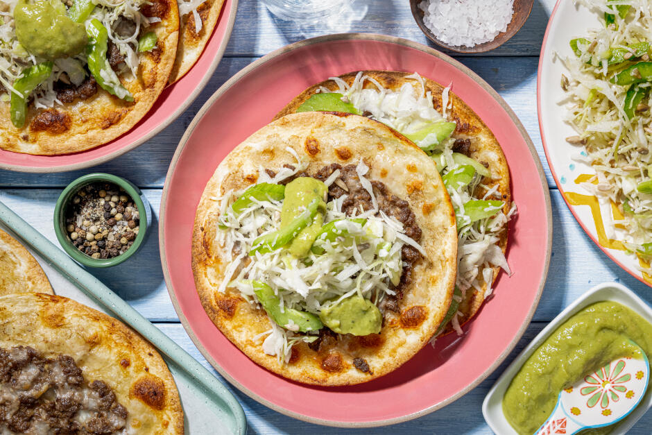 Tostadas au bœuf sur une plaque