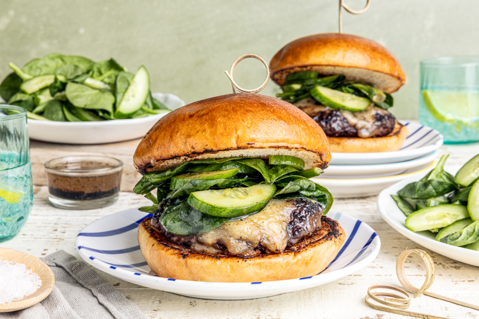 Burgers de bœuf aux oignons caramélisés et au fromage