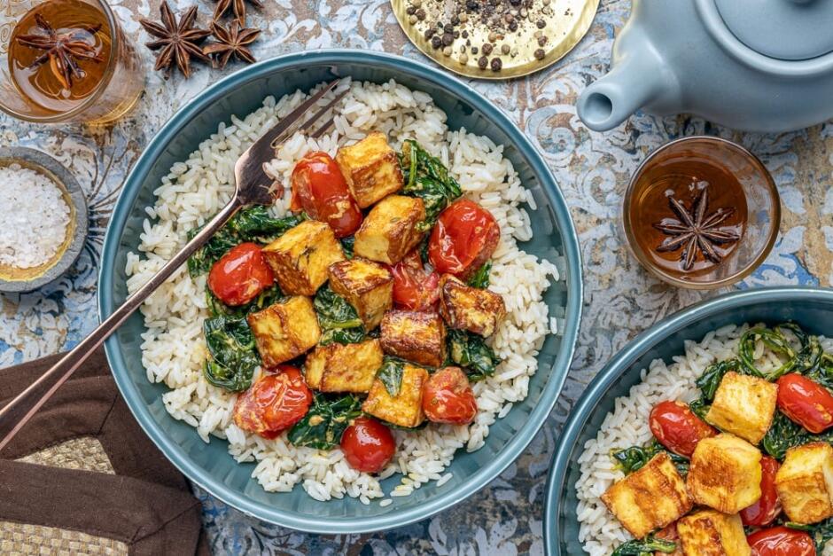 Saag à l'halloumi avec tomates cerises