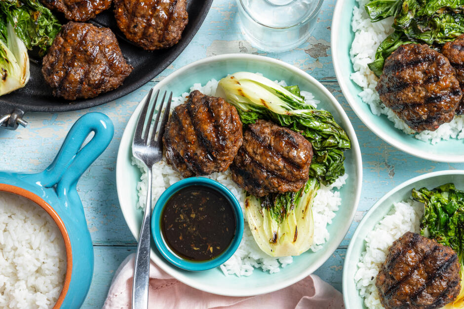 Bols de riz aux galettes de boeuf style bulgogi sur le BBQ