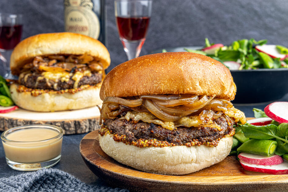 Cheeseburgers au bœuf wagyu aux épices style pastrami et à l’emmental