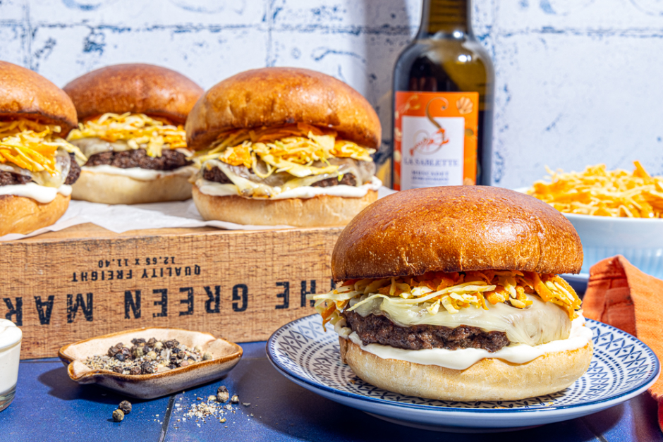 Smash burgers de bœuf avec fromage suisse