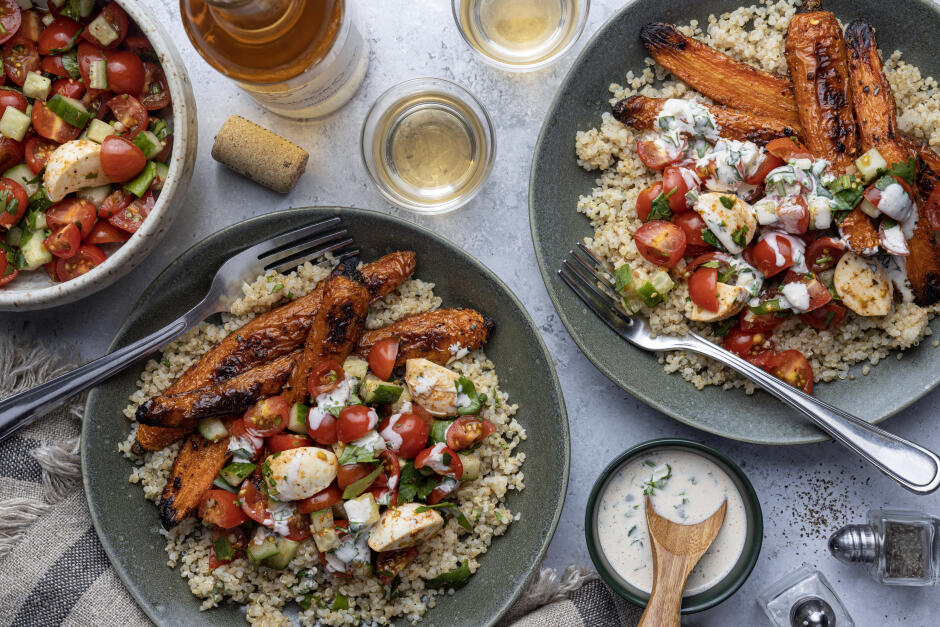 Bols-repas de quinoa nourrissant à la péruvienne