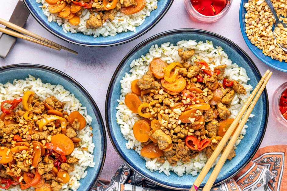 Bols de porc haché et de légumes à la thaïe