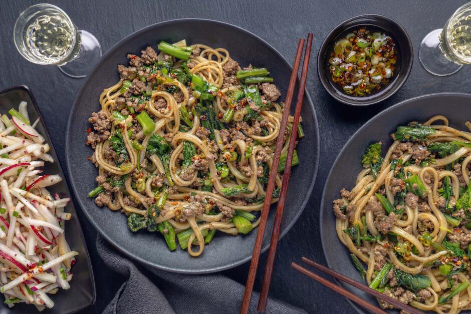 Nouilles de Shanghai au bison et garniture piquante au chili