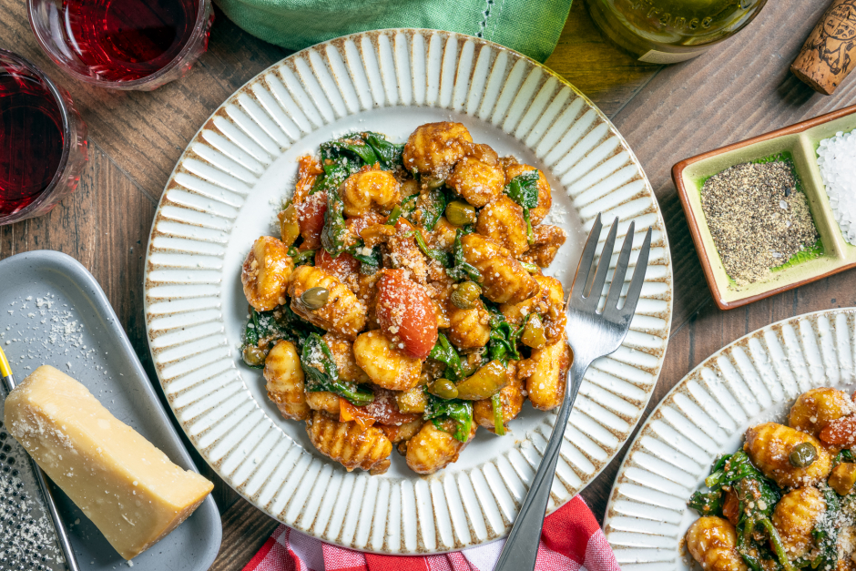 Gnocchis puttanesca aux tomates cerises au four