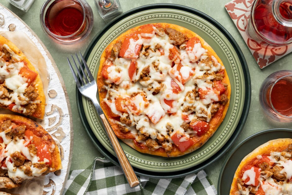 Pains plats au chorizo et au fromage