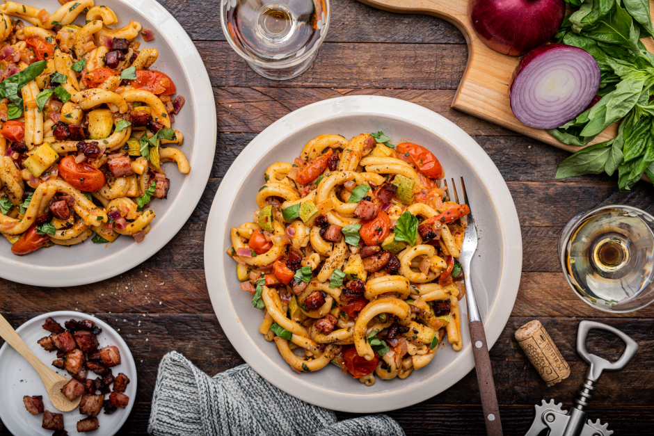 Gemellis frais avec pancetta croustillante et basilic frais