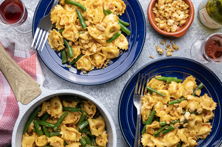 10-Minute Cheese Tortellini with Roasted Red Pepper Sauce