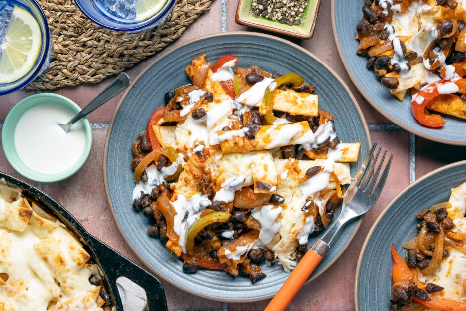 Casserole d'«enchiladas» de haricots noirs et poivrons