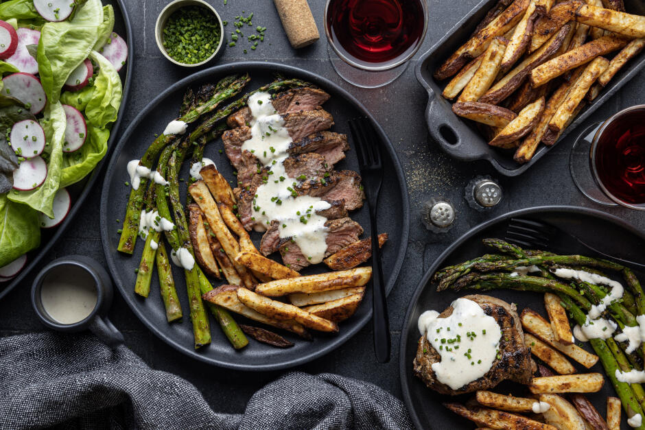 Steak frites style bistro avec sauce «hollandaise»